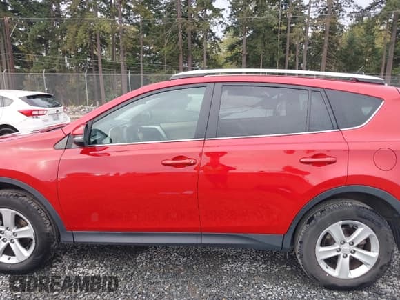 ✅ 2013 Toyota RAV4 XLE • VIN: JTMRFREV8DD044275 • Lot: 43340533. Wystawiony na IAAI z przebiegiem 138 995 mil. Bezpłatny archiwum sprzedaży aukcyjnych z USA i szczegółowy raport historii pojazdu na DreamBid. Zdjęcie 15.