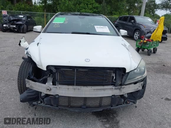 ✅ 2015 Mercedes-Benz C 250 • VIN: WDDGJ4HB8FG391252 • Lot: 42428123. Wystawiony na IAAI z przebiegiem 139 413 mil. Bezpłatny archiwum sprzedaży aukcyjnych z USA i szczegółowy raport historii pojazdu na DreamBid. Zdjęcie 12.