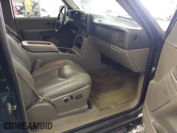 ✅ 2004 Chevrolet Suburban Z71 • VIN: 3GNFK16TX4G287786 • Лот: 41309201. Опубликован ранее на IAAI с пробегом 216 297 миль. Бесплатный доступ к архиву аукционных продаж из США и подробный отчёт об истории автомобиля на DreamBid. Изображение 5.