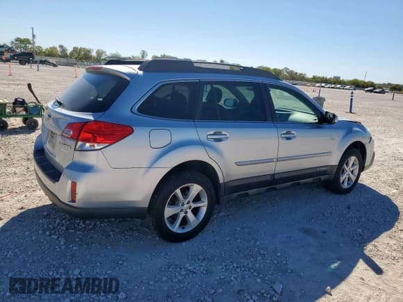 ✅ 2013 Subaru Outback Premium • VIN: 4S4BRBGCXD3220112 • Лот: 90071555. Опубликован ранее на Copart с пробегом 140 984 миль. Бесплатный доступ к архиву аукционных продаж из США и подробный отчёт об истории автомобиля на DreamBid. Изображение 3.