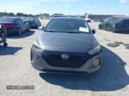 ✅ 2018 Hyundai Ioniq Blue • VIN: KMHC65LC8JU062766 • Lot: 41478341. Wystawiony na IAAI z przebiegiem 73 944 mil. Bezpłatny archiwum sprzedaży aukcyjnych z USA i szczegółowy raport historii pojazdu na DreamBid. Zdjęcie 12.