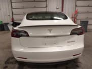 ✅ 2018 Tesla Model 3 Long Range Battery • VIN: 5YJ3E1EB2JF081729 • Lot: 43617411. Wystawiony na IAAI z przebiegiem 58 944 mil. Bezpłatny archiwum sprzedaży aukcyjnych z USA i szczegółowy raport historii pojazdu na DreamBid. Zdjęcie 17.