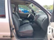 ✅ 2005 Ford Escape XLT • VIN: 1FMCU93125KA25998 • Lot: 42413196. Listed on IAAI with 192,490 mi. Free auction sales archive from the USA and detailed vehicle history report at DreamBid. Image 5.