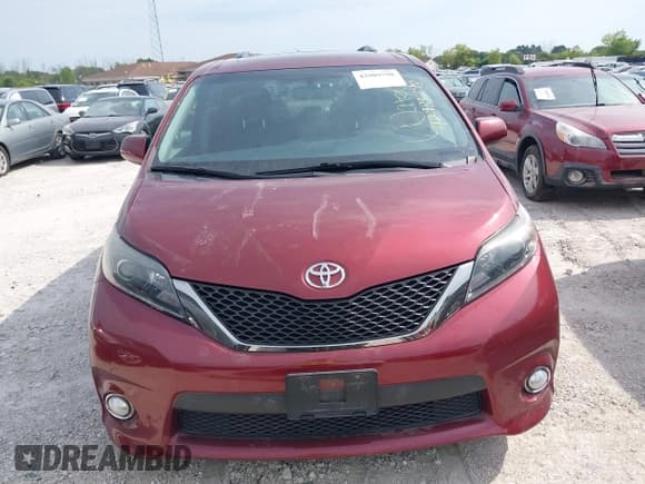 ✅ 2017 Toyota Sienna SE • VIN: 5TDXZ3DC8HS897684 • Lot: 42989798. Listed on IAAI with 48,065 mi. Free auction sales archive from the USA and detailed vehicle history report at DreamBid. Image 12.