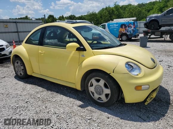 ✅ 2001 Volkswagen Beetle GLS • VIN: 3VWCP21C81M478689 • Lot: 56419645. Wystawiony na Copart z przebiegiem 184 682 mil. Bezpłatny archiwum sprzedaży aukcyjnych z USA i szczegółowy raport historii pojazdu na DreamBid. Zdjęcie 4.