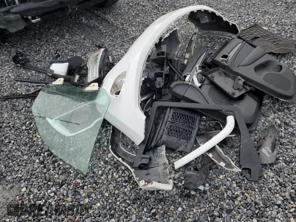 ✅ 2015 Jeep Grand Cherokee Overland • VIN: 1C4RJFCG8FC748938 • Lot: 46275425. Listed on Copart with 102,113 mi. Free auction sales archive from the USA and detailed vehicle history report at DreamBid. Image 13.