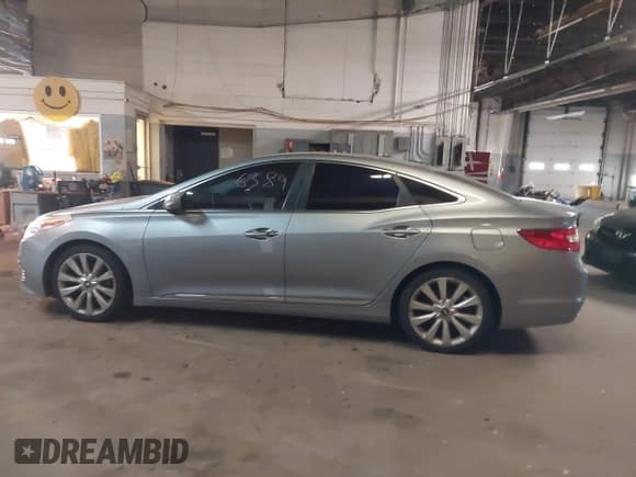 ✅ 2016 Hyundai Azera Limited • VIN: KMHFH4JG0GA529633 • Lot: 43896389. Wystawiony na IAAI z przebiegiem 132 386 mil. Bezpłatny archiwum sprzedaży aukcyjnych z USA i szczegółowy raport historii pojazdu na DreamBid. Zdjęcie 14.