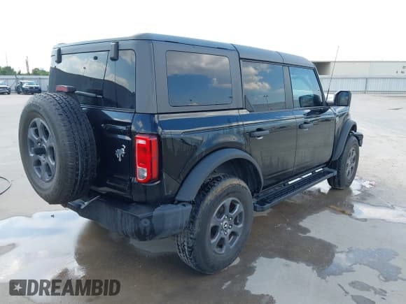 ✅ 2022 Ford Bronco • VIN: 1FMDE5BH6NLB55091 • Lot: 43124805. Wystawiony na IAAI z przebiegiem 27 616 mil. Bezpłatny archiwum sprzedaży aukcyjnych z USA i szczegółowy raport historii pojazdu na DreamBid. Zdjęcie 4.