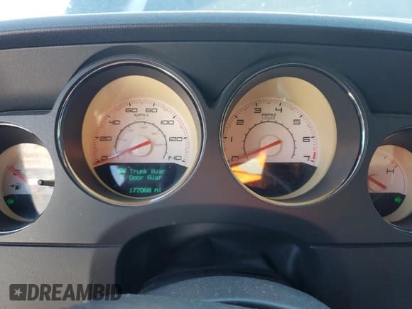 ✅ 2012 Dodge Challenger SXT • VIN: 2C3CDYAG7CH241392 • Lot: 84642284. Wystawiony na Copart z przebiegiem 177 068 mil. Bezpłatny archiwum sprzedaży aukcyjnych z USA i szczegółowy raport historii pojazdu na DreamBid. Zdjęcie 9.