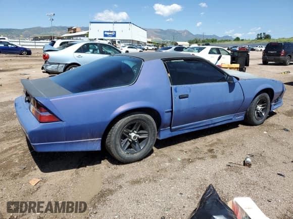 ✅ 1989 Chevrolet Camaro • VIN: 1G1FP21E7KL153495 • Lot: 61464765. Wystawiony na Copart z przebiegiem 20 147 mil. Bezpłatny archiwum sprzedaży aukcyjnych z USA i szczegółowy raport historii pojazdu na DreamBid. Zdjęcie 3.