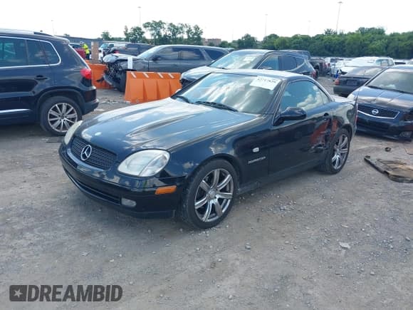✅ 1999 Mercedes-Benz SLK 230/320 • VIN: WDBKK47FXXF102061 • Lot: 42717839. Wystawiony na IAAI z przebiegiem 112 089 mil. Bezpłatny archiwum sprzedaży aukcyjnych z USA i szczegółowy raport historii pojazdu na DreamBid. Zdjęcie 2.