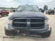 2017 Ram 1500 Tradesman z VIN 3C6JR6AG2HG745520, wystawiony jako Copart lot #71916685 z przebiegiem 57 202 mil mil oraz Szkoda całkowita • Salvage title. Historia ofert i sprzedaży dostępna na DreamBid. Obrazek 5.