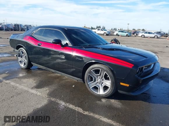 ✅ 2013 Dodge Challenger R/T Classic • VIN: 2C3CDYBT1DH554130 • Lot: 43667586. Wystawiony na IAAI z przebiegiem 101 863 mil. Bezpłatny archiwum sprzedaży aukcyjnych z USA i szczegółowy raport historii pojazdu na DreamBid. Zdjęcie 1.
