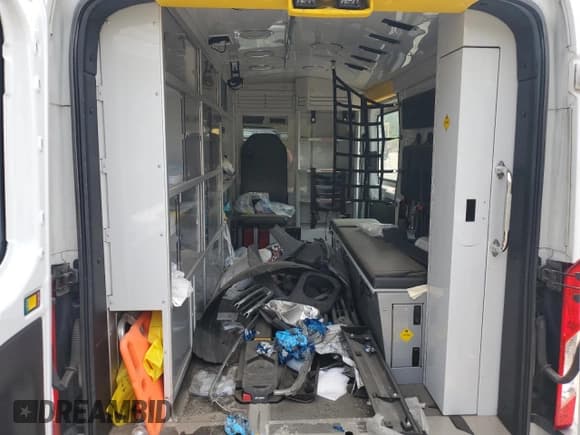 ✅ 2017 Ford Transit • VIN: 1FDYR2CM3HKB43264 • Лот: 84093524. Опубликован ранее на Copart с пробегом 224 380 миль. Бесплатный доступ к архиву аукционных продаж из США и подробный отчёт об истории автомобиля на DreamBid. Изображение 11.