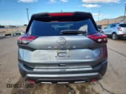 ✅ 2023 Nissan Rogue SL • VIN: 5N1BT3CA0PC780639 • Lot: 86898445. Wystawiony na Copart z przebiegiem 22 361 mil. Bezpłatny archiwum sprzedaży aukcyjnych z USA i szczegółowy raport historii pojazdu na DreamBid. Zdjęcie 6.