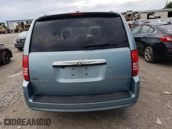 ✅ 2010 Chrysler Town & Country Touring Plus • VIN: 2A4RR8DX0AR494185 • Lot: 68684335. Wystawiony na Copart z przebiegiem 131 904 mil. Bezpłatny archiwum sprzedaży aukcyjnych z USA i szczegółowy raport historii pojazdu na DreamBid. Zdjęcie 6.