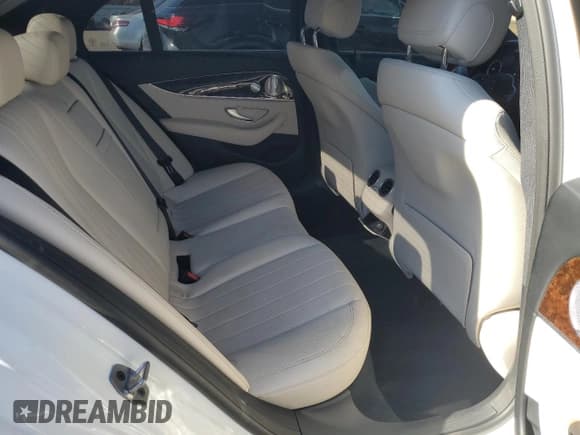 ✅ 2019 Mercedes-Benz E 300 • VIN: WDDZF4KB0KA680612 • Лот: 85434995. Опубликован ранее на Copart с пробегом 99 387 миль. Бесплатный доступ к архиву аукционных продаж из США и подробный отчёт об истории автомобиля на DreamBid. Изображение 10.