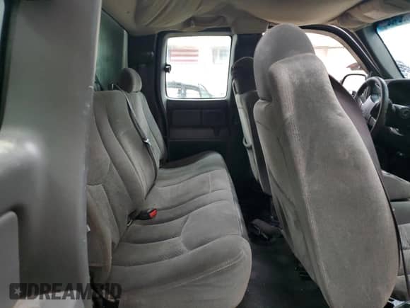 2006 Chevrolet Silverado 1500 LS z VIN 1GCEK19V76Z212287, wystawiony jako Copart lot #71824354 z przebiegiem Nie podano mil oraz Czysty tytuł • Clean title. Historia ofert i sprzedaży dostępna na DreamBid. Obrazek 10.