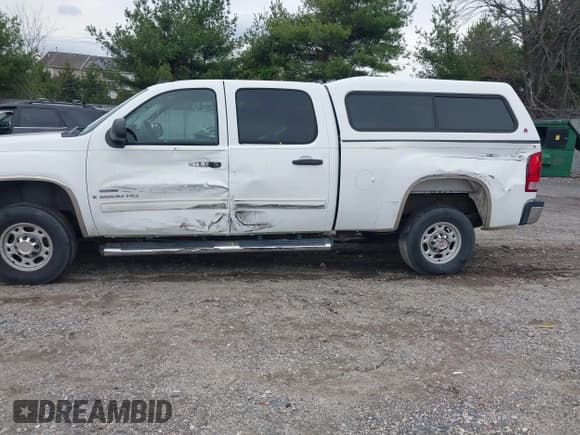 ✅ 2008 GMC Sierra 2500HD Work Truck • VIN: 1GTHC23678F181919 • Lot: 41954078. Wystawiony na IAAI z przebiegiem 120 609 mil. Bezpłatny archiwum sprzedaży aukcyjnych z USA i szczegółowy raport historii pojazdu na DreamBid. Zdjęcie 6.