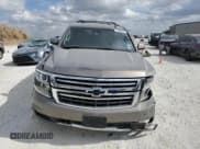 ✅ 2017 Chevrolet Suburban LT • VIN: 1GNSKHKCXHR335578 • Lot: 77782024. Wystawiony na Copart z przebiegiem Nie podano. Bezpłatny archiwum sprzedaży aukcyjnych z USA i szczegółowy raport historii pojazdu na DreamBid. Zdjęcie 5.