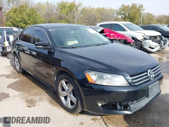 ✅ 2013 Volkswagen Passat SE • VIN: 1VWBH7A3XDC085319 • Lot: 43871671. Wystawiony na IAAI z przebiegiem 209 314 mil. Bezpłatny archiwum sprzedaży aukcyjnych z USA i szczegółowy raport historii pojazdu na DreamBid. Zdjęcie 6.