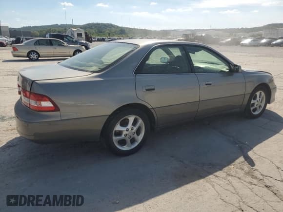 ✅ 2001 Lexus ES 300 • VIN: JT8BF28G410303237 • Lot: 81873015. Wystawiony na Copart z przebiegiem 158 016 mil. Bezpłatny archiwum sprzedaży aukcyjnych z USA i szczegółowy raport historii pojazdu na DreamBid. Zdjęcie 3.