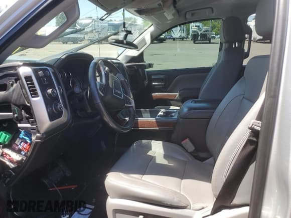 ✅ 2017 GMC Sierra 2500HD SLT • VIN: 1GT12TEY3HF144102 • Lot: 58531525. Wystawiony na Copart z przebiegiem Nie podano. Bezpłatny archiwum sprzedaży aukcyjnych z USA i szczegółowy raport historii pojazdu na DreamBid. Zdjęcie 7.