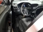 ✅ 2018 Hyundai Ioniq Blue • VIN: KMHC65LC6JU073006 • Lot: 83090224. Wystawiony na Copart z przebiegiem 116 175 mil. Bezpłatny archiwum sprzedaży aukcyjnych z USA i szczegółowy raport historii pojazdu na DreamBid. Zdjęcie 8.