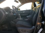 ✅ 2018 Nissan Rogue S • VIN: KNMAT2MT9JP599713 • Lot: 91390735. Wystawiony na Copart z przebiegiem 99 719 mil. Bezpłatny archiwum sprzedaży aukcyjnych z USA i szczegółowy raport historii pojazdu na DreamBid. Zdjęcie 7.