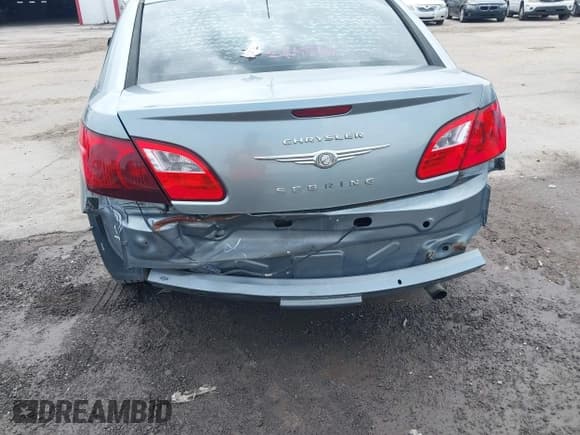 ✅ 2010 Chrysler Sebring Limited • VIN: 1C3CC5FB4AN132732 • Lot: 42427032. Wystawiony na IAAI z przebiegiem 195 717 mil. Bezpłatny archiwum sprzedaży aukcyjnych z USA i szczegółowy raport historii pojazdu na DreamBid. Zdjęcie 6.