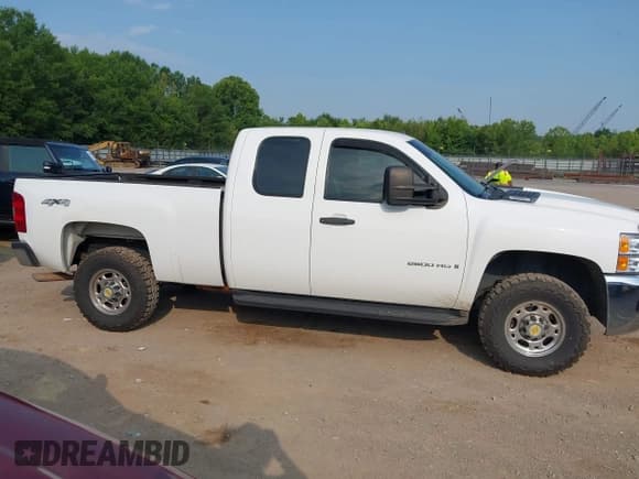 ✅ 2008 Chevrolet Silverado 2500HD 1LT • VIN: 1GCHK29K78E165815 • Lot: 42558979. Wystawiony na IAAI z przebiegiem 125 972 mil. Bezpłatny archiwum sprzedaży aukcyjnych z USA i szczegółowy raport historii pojazdu na DreamBid. Zdjęcie 13.