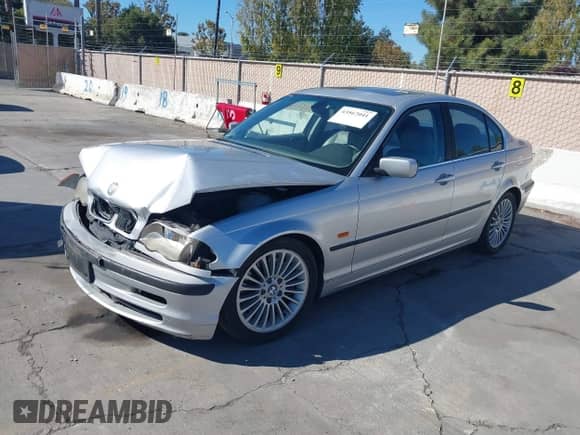 2001 BMW 3 Series 330i с VIN WBAAV53421JS91417, выставлен на аукционе IAAI как лот 43567041 с пробегом 273 858 миль миль и . История ставок и продаж доступна на DreamBid. Изображение 2.