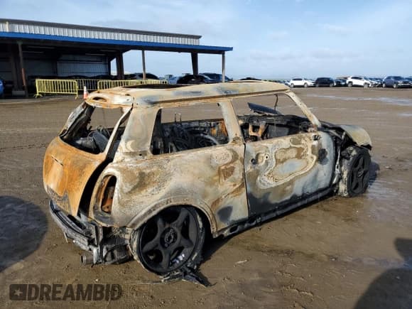 ✅ 2006 MINI Hardtop • VIN: WMWRC33556TJ75968 • Lot: 85909104. Listed on Copart with Not provided. Free auction sales archive from the USA and detailed vehicle history report at DreamBid. Image 3.