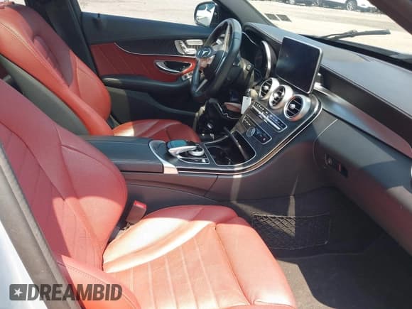 ✅ 2016 Mercedes-Benz C 300 Luxury • VIN: 55SWF4KB5GU166944 • Лот: 42405654. Опубликован ранее на IAAI с пробегом 82 862 миль. Бесплатный доступ к архиву аукционных продаж из США и подробный отчёт об истории автомобиля на DreamBid. Изображение 5.