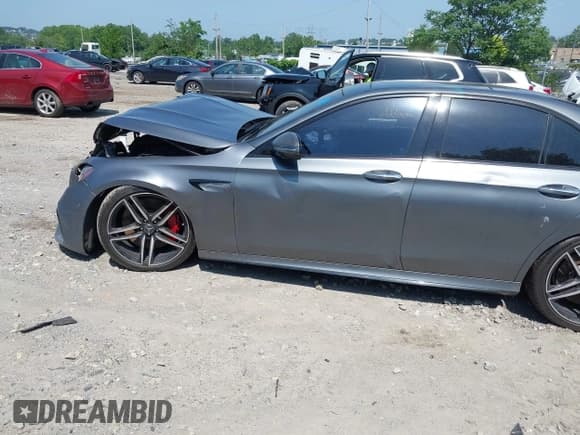 ✅ 2020 Mercedes-Benz E 63 S AMG • VIN: WDDZF8KB7LA736456 • Лот: 42568322. Опубликован ранее на IAAI с пробегом 58 677 миль. Бесплатный доступ к архиву аукционных продаж из США и подробный отчёт об истории автомобиля на DreamBid. Изображение 17.