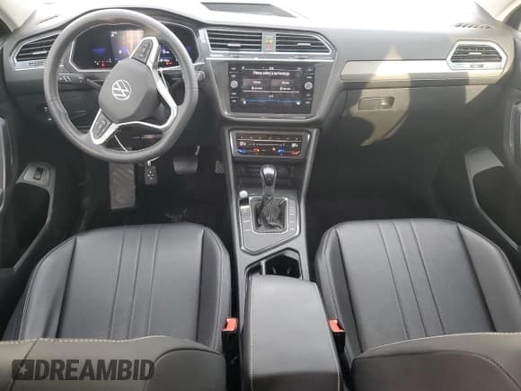 ✅ 2022 Volkswagen Tiguan SE • VIN: 3VV3B7AX5NM081403 • Lot: 91866165. Wystawiony na Copart z przebiegiem 75 111 mil. Bezpłatny archiwum sprzedaży aukcyjnych z USA i szczegółowy raport historii pojazdu na DreamBid. Zdjęcie 8.