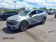 ✅ 2024 Kia Sportage LX • VIN: KNDPU3DG0R7173582 • Lot: 42046542. Wystawiony na IAAI z przebiegiem 2 778 mil. Bezpłatny archiwum sprzedaży aukcyjnych z USA i szczegółowy raport historii pojazdu na DreamBid. Zdjęcie 2.