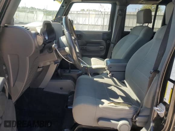 ✅ 2007 Jeep Wrangler Unlimited Sahara • VIN: 1J4GA59127L152918 • Lot: 85123165. Listed on Copart with 180,573 mi. Free auction sales archive from the USA and detailed vehicle history report at DreamBid. Image 7.