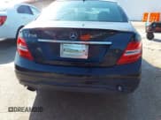 ✅ 2014 Mercedes-Benz C 250 Sport • VIN: WDDGF4HB1EA958114 • Lot: 42101249. Wystawiony na IAAI z przebiegiem 85 100 mil. Bezpłatny archiwum sprzedaży aukcyjnych z USA i szczegółowy raport historii pojazdu na DreamBid. Zdjęcie 17.