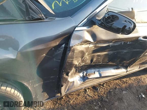 ✅ 2020 Chrysler 300 Limited • VIN: 2C3CCAKG5LH142031 • Lot: 41779681. Wystawiony na IAAI z przebiegiem 73 899 mil. Bezpłatny archiwum sprzedaży aukcyjnych z USA i szczegółowy raport historii pojazdu na DreamBid. Zdjęcie 6.