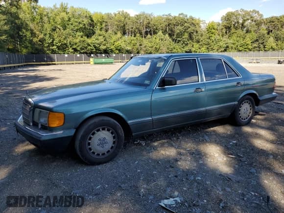 ✅ 1989 Mercedes-Benz 300 SE • VIN: WDBCA24D4KA431052 • Lot: 70130295. Listed on Copart with 168,665 mi. Free auction sales archive from the USA and detailed vehicle history report at DreamBid. Image 1.