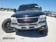 ✅ 2004 GMC Sierra 2500HD SLT • VIN: 1GTHK23264F256961 • Lot: 47844355. Wystawiony na Copart z przebiegiem Nie podano. Bezpłatny archiwum sprzedaży aukcyjnych z USA i szczegółowy raport historii pojazdu na DreamBid. Zdjęcie 5.