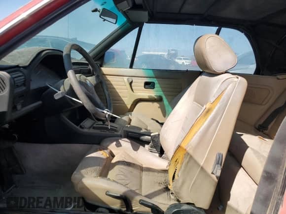 1990 BMW 3 Series z VIN WBABB2300LEC19669, wystawiony jako Copart lot #52403685 z przebiegiem 170 809 mil mil oraz Czysty tytuł • Clean title. Historia ofert i sprzedaży dostępna na DreamBid. Obrazek 7.