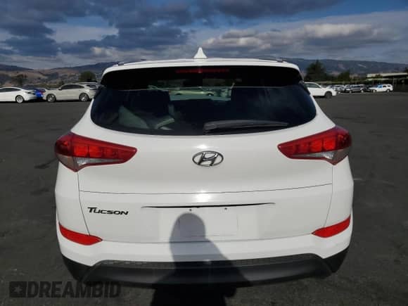 2018 Hyundai Tucson SEL z VIN KM8J33A47JU629338, wystawiony jako Copart lot #81965825 z przebiegiem 87 818 mil mil oraz Szkoda całkowita • Salvage title. Historia ofert i sprzedaży dostępna na DreamBid. Obrazek 6.