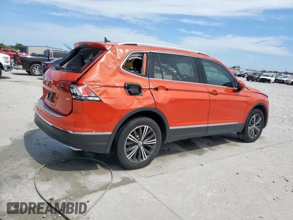 ✅ 2018 Volkswagen Tiguan SEL • VIN: 3VV3B7AX6JM021060 • Lot: 57887515. Wystawiony na Copart z przebiegiem 20 176 mil. Bezpłatny archiwum sprzedaży aukcyjnych z USA i szczegółowy raport historii pojazdu na DreamBid. Zdjęcie 3.