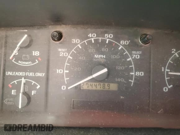 ✅ 1994 Ford F-150 • VIN: 1FTEF14N6RNB76888 • Lot: 48358235. Wystawiony na Copart z przebiegiem 274 478 mil. Bezpłatny archiwum sprzedaży aukcyjnych z USA i szczegółowy raport historii pojazdu na DreamBid. Zdjęcie 9.