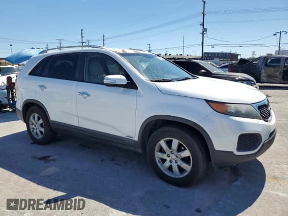 ✅ 2013 Kia Sorento LX • VIN: 5XYKTDA23DG389210 • Лот: 69808935. Опубликован ранее на Copart с пробегом 190 614 миль. Бесплатный доступ к архиву аукционных продаж из США и подробный отчёт об истории автомобиля на DreamBid. Изображение 4.