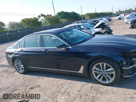 ✅ 2018 BMW 7 Series ALPINA B7 xDrive • VIN: WBA7F2C59JG424704 • Lot: 42070608. Wystawiony na IAAI z przebiegiem 56 690 mil. Bezpłatny archiwum sprzedaży aukcyjnych z USA i szczegółowy raport historii pojazdu na DreamBid. Zdjęcie 14.
