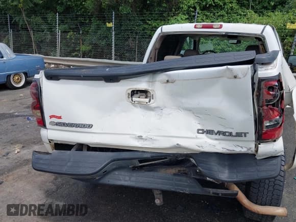 ✅ 2005 Chevrolet Silverado 1500 LS • VIN: 2GCEK13T751101169 • Лот: 42711202. Опубликован ранее на IAAI с пробегом 228 068 миль. Бесплатный доступ к архиву аукционных продаж из США и подробный отчёт об истории автомобиля на DreamBid. Изображение 17.