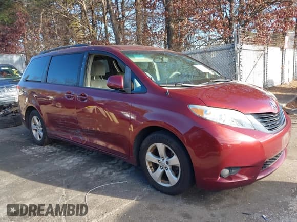 ✅ 2011 Toyota Sienna LE • VIN: 5TDKK3DCXBS013847 • Lot: 43835303. Listed on IAAI with 153,039 mi. Free auction sales archive from the USA and detailed vehicle history report at DreamBid. Image 1.
